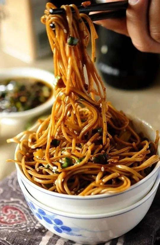 《舌尖上的武汉》：美食地图与城市记忆的深度交融