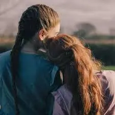 《姐妹妻情缘》：禁忌之恋的挣扎与救赎，探寻爱与归属的边缘地带