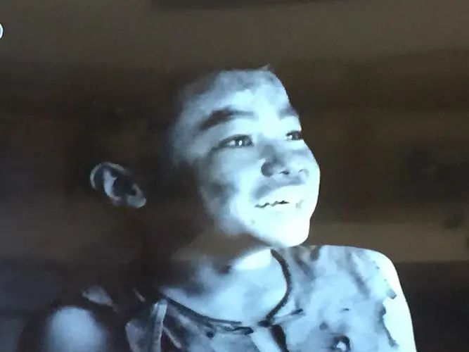 《嘎小子》：邪典复古恐怖的狂欢！一场惊心动魄的夏日惊魂，带你重温80年代经典恐怖片魅力！